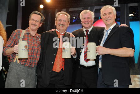 Munich, Germany. 27th February 2013. Mayor of Munich Christian Ude (2-L) and his double, actor Uli Bauer (L), Bavarian Prime Minister Horst Seehofer (2-R) and his double, actor Wolfgang Krebs (R) pose during the traditional 'tapping of the stout' on the Nockherberg in Munich. The traditional ridiculing of politicians, the 'Derblecken' is the traditional start of the stout of strong beer season in Bavaria. Photo: TOBIAS HASE/dpa/Alamy Live News Stock Photo