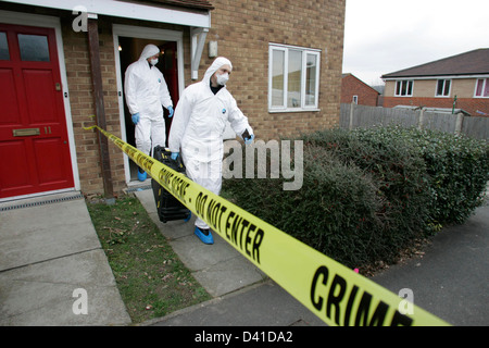 Police search the house of Lea Rusha in Southborough, Kent in connection with the £53m Securitas Depot robbery in Tonbridge. Stock Photo