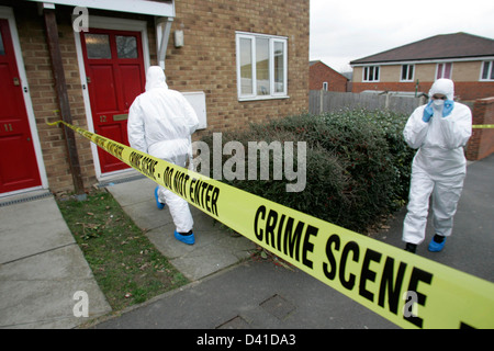 Police search the house of Lea Rusha in Southborough, Kent in connection with the £53m Securitas Depot robbery in Tonbridge. Stock Photo