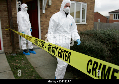 Police search the house of Lea Rusha in Southborough, Kent in connection with the £53m Securitas Depot robbery in Tonbridge. Stock Photo