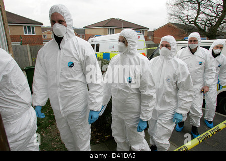 Police search the house of Lea Rusha in Southborough, Kent in connection with the £53m Securitas Depot robbery in Tonbridge. Stock Photo