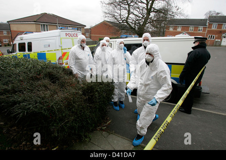 Police search the house of Lea Rusha in Southborough, Kent in connection with the £53m Securitas Depot robbery in Tonbridge. Stock Photo