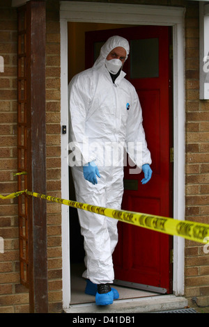 Police search the house of Lea Rusha in Southborough, Kent in connection with the £53m Securitas Depot robbery in Tonbridge. Stock Photo