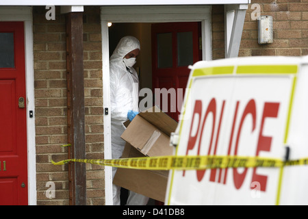 Police search the house of Lea Rusha in Southborough, Kent in connection with the £53m Securitas Depot robbery in Tonbridge. Stock Photo