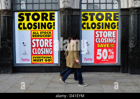 A banner on display at an HMV store reading ' Store closing, everything must go'. Piccadilly, London Stock Photo