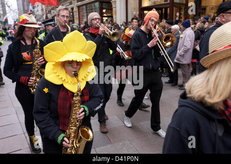 Daffodil,hat,wearing,in,Cardiff, Wales, UK. 1st March 2013. St David's Parade held on St David's Day in centre of Cardiff. Credit:  Paul Quayle / Alamy Live News Stock Photo