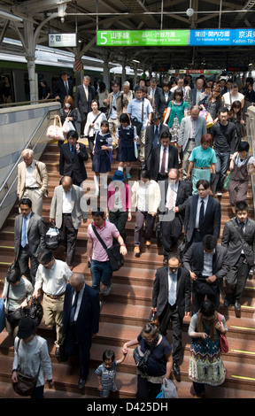 Crowd of train passengers descending a stairway from the Yamanote Loop line train platform at Tokyo Station. Stock Photo