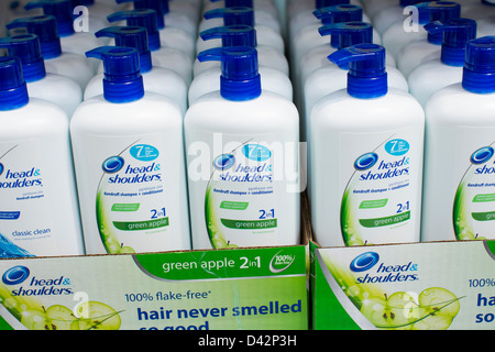 Head And Shoulders Shampoo On A Store Shelf Stock Photo Alamy