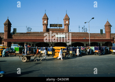 Lahore Railway Station, Lahore, Punjab, Pakistan Stock Photo - Alamy