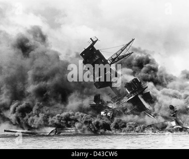 US Navy battleship the USS Arizona burning after the Japanese attack on Pearl Harbor December 7, 1941 in Pearl Harbor, Hawaii. Stock Photo