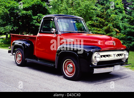 1953 Ford F-100 Pick Up Truck Stock Photo