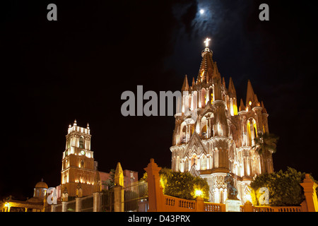 La Parroquia de San Miguel Arcángel and Templo de San Rafael on the main square of San Miguel de Allende in Mexico Stock Photo