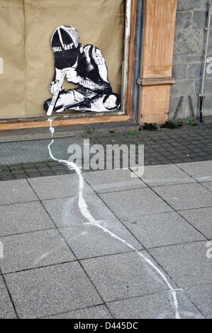 A graffiti in a shop window shows a boy sniffing a long line of cocaine, which extends over the sidewalk, in Berlin, Germany, 28 September 2011. Fotoarchiv für ZeitgeschichteS.Steinach Stock Photo