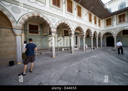 Courtyard of the Apartments of the Queen Mother (Valide Sultan Dairesi) in the Topkapi Palace Harem, Istanbul, Turkey. Stock Photo