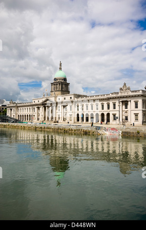 Vertical view of The Custom House, Teach an Chustaim, on the River Liffey in Dublin on a sunny day. Stock Photo