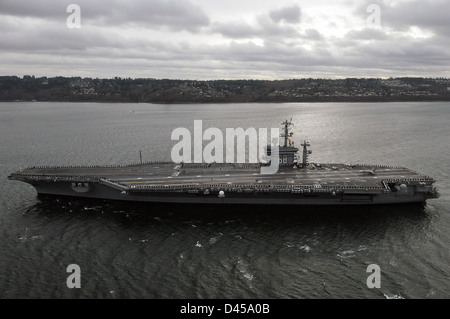 USS Nimitz arrives at its new homeport at Naval Station Everett. Stock Photo