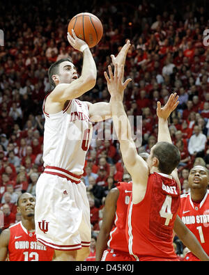Bloomington, Indiana, USA. 5th March, 2013. Indiana Hoosiers forward Will Sheehey (0) takes a jump shot during an NCAA basketball game between Ohio State University and Indiana University at Assembly Hall in Bloomington, Indiana. Stock Photo
