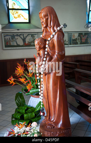 Carved wooden statue of Virgin Mary and Christ child, Notre Dame Cathedral, Papeete Stock Photo