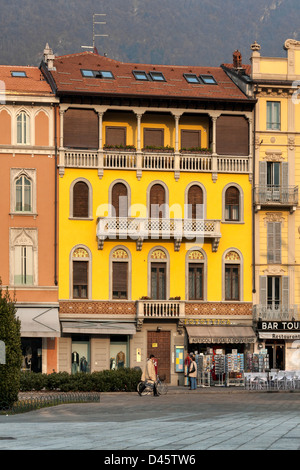 Late afternoon sun on a yellow building in Como Stock Photo