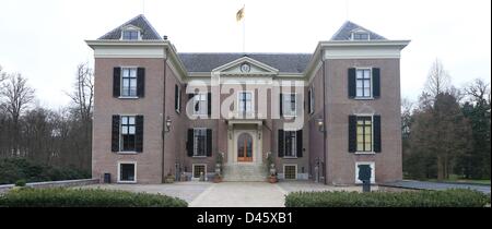 A view of the etrance area to Doorn Manor in Doorn, Netherlands, 23 February 2013. Emperor Wilhelm II. (1859-1941) had resided in the manor house in exile from 1920 onwards until his death in 1941. Photo: Jens Wolf Stock Photo