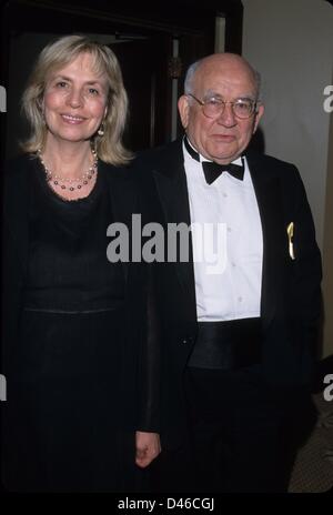 ED ASNER with wife Cindy Gilmore.Thalians 45 annual Ball at Century Plaza Hotel , Beverly Hills , Ca. 2000.k19986tr.(Credit Image: © Tom Rodriguez/Globe Photos/ZUMAPRESS.com) Stock Photo