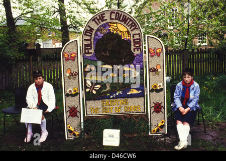 Well Dressing at Etwall Derbyshire England UK display entitled 'Follow the Country Code' by the local Girl Guides Stock Photo