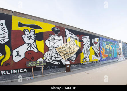 Berlin, Germany. 6th March 2013. The East Side Gallery is the largest outdoor art gallery in the world and under the current worldwide  protest in terms of the removal of several  Berlin Wall segments  to allow the construction of a luxury hotel in  MARCH 06, 2013 in Berlin. Credit:  mezzotint alamy / Alamy Live News Stock Photo