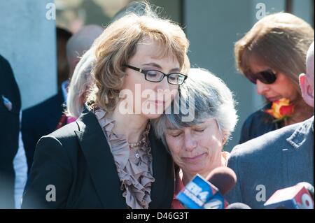 Tucson, Arizona, U.S. 6th March, 2013. GABRIELLE GIFFORDS  (L) embraces SUSAN HILEMAN at the Tucson, Ariz. Safeway where former Rep. G. Giffords was shot in 2011. (Credit Image: Credit:  Will Seberger/ZUMAPRESS.com/Alamy Live News) Stock Photo