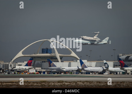 Mdc Shuttle Theme Building at LAX Airport. Iconic space age structure with Populuxe ...