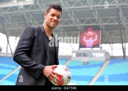 Leipzig, Germany. 7th March 2013. Former German national soccer player Michael Ballack poses for photographs after a press conference about his farewell match at Red Bull Arena. Ballack will play his last soccer match with celebrities at the WM-Arena in Leipzig at the beginning of June. Photo: JAN WOITAS/dpa/Alamy Live News Stock Photo