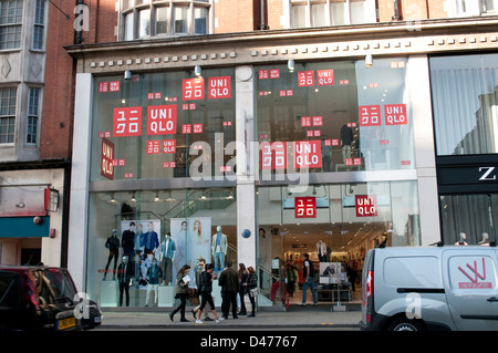 Bovenstaande Woud Gewoon doen Uniqlo store on kensington high street hi-res stock photography and images  - Alamy