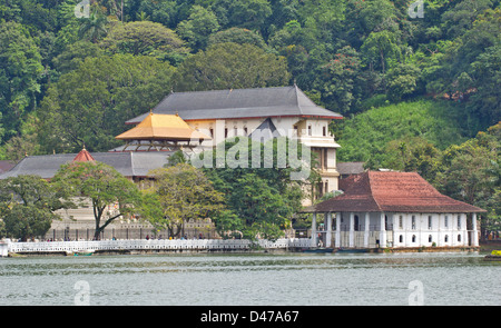 BUDDHIST TEMPLE OF THE TOOTH RELIC IN KANDY SRI LANKA SHOWING THE GOLDEN ROOF Stock Photo