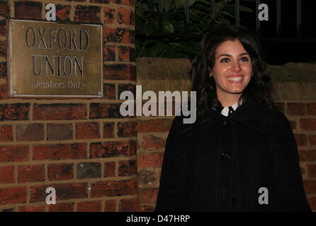 Oxford, UK 7th March, 2013. Katie Melua, a Georgian-born British singer, songwriter and musician arrives at the gate of the oldest debating society to address its members. Credit: Pete Lusabia/Alamy Live News Stock Photo