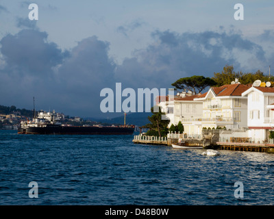 Türkei, Istanbul, Kanlica, Villen am Bosporus Stock Photo - Alamy