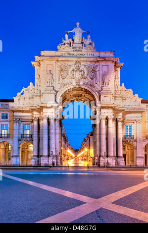 Famous arch at the Praca do Comercio showing Viriatus, Vasco da Gama, Pombal and Nuno Alvares Pereira Stock Photo