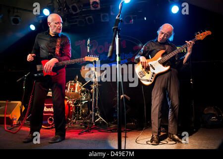 Bilston, Wolverhampton, UK. 7th March 2013. Singer, guitarist and ex-Dr Feelgood member Wilko Johnson and his band, on his Farewell Tour, at the Robin2in Bilston. Bass player Norman Watt-Roy is to the right. Credit:  John Bentley / Alamy Live News Stock Photo