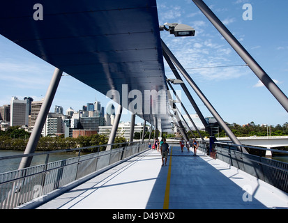 WALKERS AND PEDESTRIANS ON THE GOODWILL BRIDGE OVER THE RIVER BRISBANE, QUEENSLAND, AUSTRALIA Stock Photo