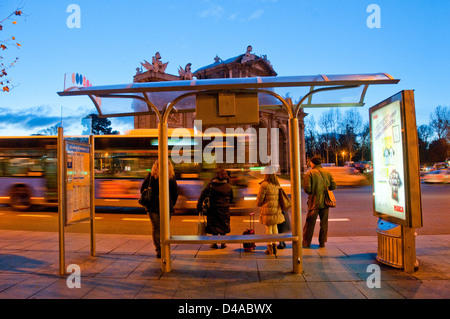 People at the bus stop, night view. Independencia Square, Madrid, Spain. Stock Photo