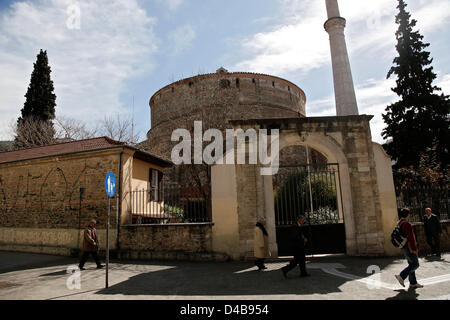 Thessaloniki, Greece. 11th March, 2013. People walks outside of the Rotunda, a 4th-century monument in Thessaloniki. Archaeological sites and museums in Greece will be closed due to a 24-hour strike by Ministry of Culture. Greece, March 11, 2013. Archaeological sites and museums across Greece have shut down for 24 hours, due to a strike by Culture Ministry employees protesting planned reforms, that aim to streamline the ministry's operations.  Credit:  Konstantinos Tsakalidis / Alamy Live News Stock Photo