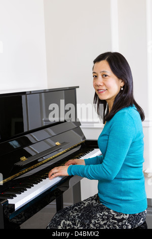 フランス製 トレー cat lady smoking playing piano pianist-with-piano-painting-a-