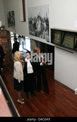 Dr. Jill Biden and Liz Berry Gips Visit Hector Pieterson Museum Stock Photo