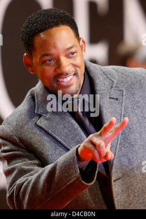 US actor Will Smith arrives at the German premiere of his new film 'I am Legend' in Berlin, Germany, 07 January 2008. The Science-Fiction-Thriller is in German cinemas from 10th January onwards. Photo: SOEREN STACHE Stock Photo