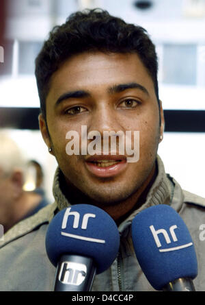 Bundesliga club Eintracht Frankfurt new signed attacking midfielder Caio is interviewed as he arrives at the airport of Frankfurt Main, Germany, 15 January 2008. The 21-year-old penned a four-years contract the previous day with Eintracht Frankfurt, that signed their preferred player from Brazilian Serie A top side SE Palmeiras of Sao Paulo, SP for roughly four million euro. Photo: Stock Photo