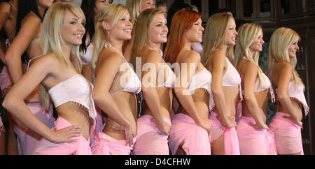 22 female beauties from all over Germany pose during a press conference on the occasion of the upcoming 'Miss Germany 2008' contest at Europa-Park in Rust, Germany, 28 January 2008. 'Miss Germany 2008' contest will take place on 2 February 2008. Photo: PTRICK SEEGER Stock Photo