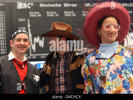 Brokers costumed as pirate, cowboy and scarecrow at the stock exchange of Frankfurt Main, Germany, 05 February 2008. At the traditional stock exchange carnival the otherwise serious brokers dress up in costumes. Photo: BORIS ROESSLER Stock Photo