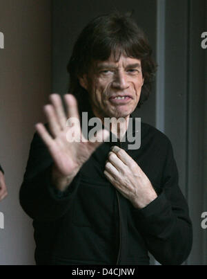 Mick Jagger of the Rolling Stones arrives at the 58th Berlin International Film Festival in Berlin, Germany, 07 February 2008. The group stars in the concert video 'Shine a Light' directed by Scorsese. 58th Berlinale runs from 07 to 17 February. Photo: Joerg Carstensen Stock Photo