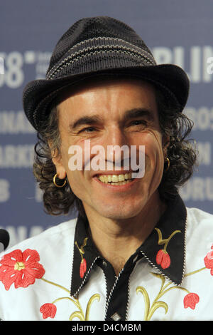 British actor Daniel Day-Lewis poses during a photo call for his film 'There Will Be Blood' at the 58th Berlin International Film Festival in Berlin, Germany, 08 February 2008. The film is running in competition at the 58th Berlinale. Photo: Tim Brakemeier Stock Photo