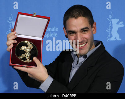Mexican director Fernando Eimbcke poses with his Alfred Bauer Prize for his film 'Lake Tahoe' at the 58th Berlin International Film Festival in Berlin, Germany, 16 February 2008. Photo: SOEREN STACHE Stock Photo