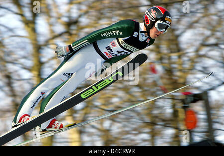 Swiss Simon Ammann shown in the air during a practice jump for the World Cup event at 'Muehlenkopfschanze' in Willingen, Germany, 17 February 2008. He finished the competition eleventh with 262,5 points. Photo: Uwe Zucchi Stock Photo