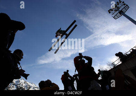 German Michael Neumayer soars through the air during a test jump for the FIS Ski-Flying World Championships in Oberstdorf, Germany, 22 February 2008. The World Championships take place from 21 to 24 February. Photo: Karl-Josef Hildenbrand Stock Photo